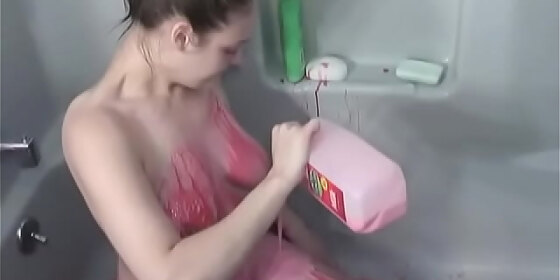 amateur brunette squats in bathtub to pour strawberry milk down her tits and ass