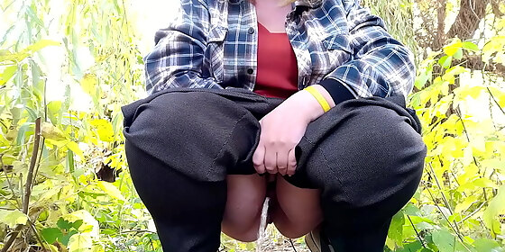 powerful outdoor pissing by horny stepmom
