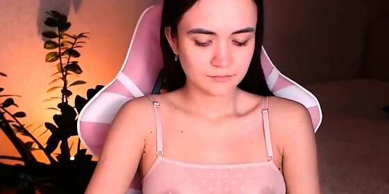 hot amateur webcam teen masturbates for their fans
