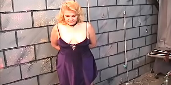 ambitious bimbo is posing era to earn some cash