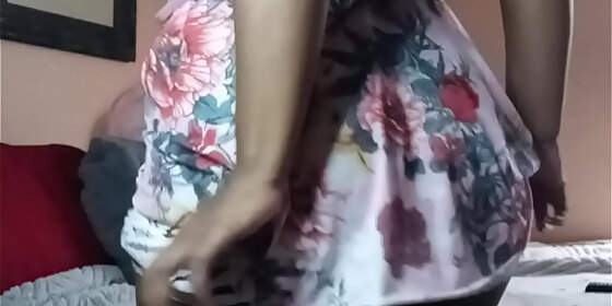 naejae takes her clothes off and cums to vibrator play
