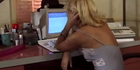 blonde house wife getting herself off just to enjoy