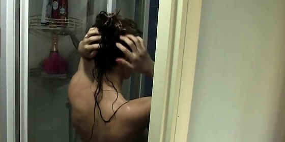 showering teen on spy cam