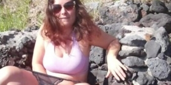cute mommy found a place to pee for her hairy pussy naughty pee piss outdoors