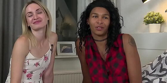 girlfriends explore their lesbian side