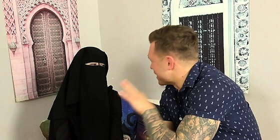 niqab babe needs to learn czech