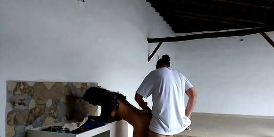 i fuck the maid while she washes