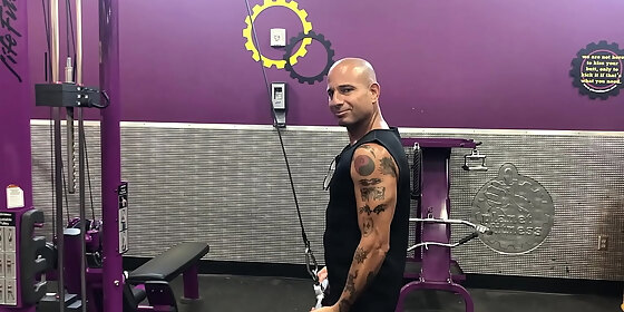 arm workout g t s gym tan sex italian porn star working out so he can fuck the babes better