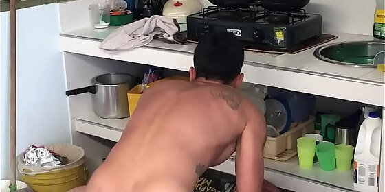 taking advantage look how this guy gives me he has a good cock
