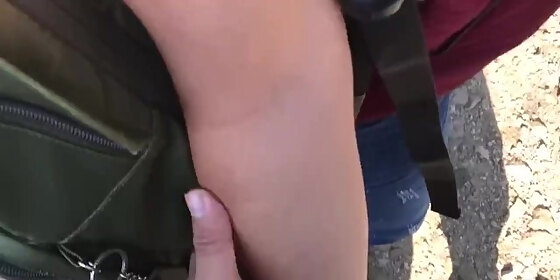 su primera vez teniendo sexo al aire libre