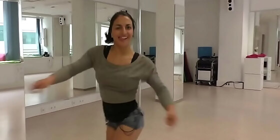 fitness girl dancing no nude