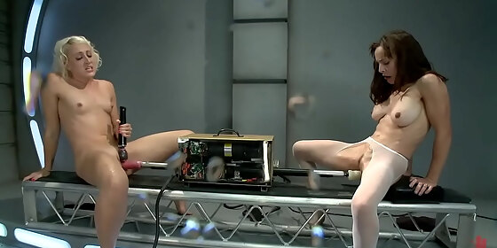 lesbian squirters fucking machines