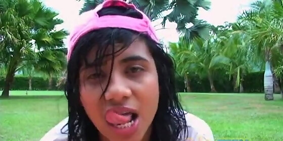 tobie teen masturbates in raunchy display