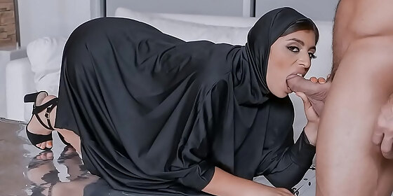 naturally busty muslim teen fucked by her employee ella knox