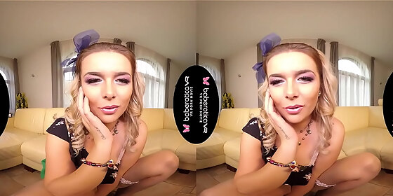 solo woman nikky dream is moaning while cumming in vr
