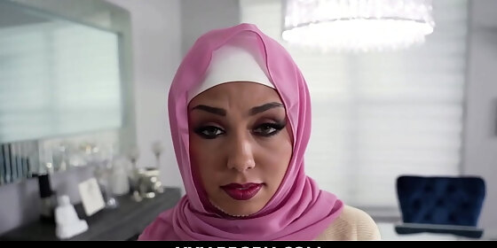 hyjabporn bianca bangs had sex with nicky rebel while she wears her hijab