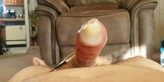 estim cumming in a condom 001