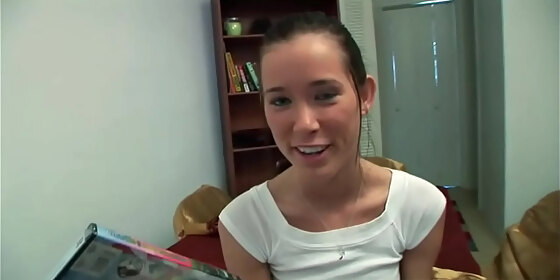 brooksskye rubbing her pussy with jeans and strip off showing tits