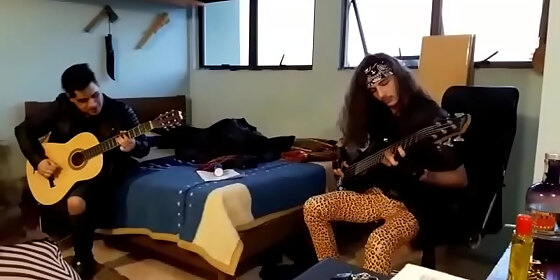 guitar can t stand with carlos and ended up ruining we put it to fuck with the guitar this time family watching felizdiadospais with acoustic