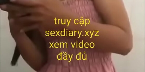 while blowing the trumpet while texting your lover visit sexdiary xyz to watch more vietnam sex videos