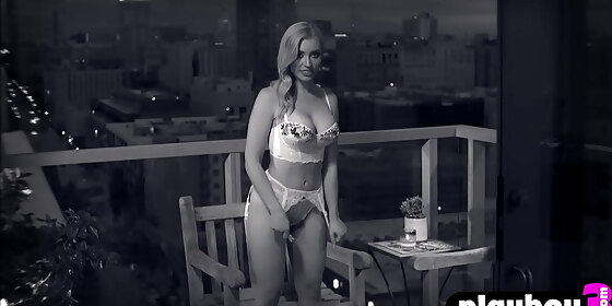 blonde with huge butt dorothy grant posed in lingerie and showed nice body