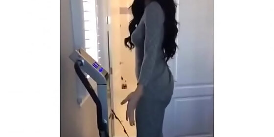 kylie jenner booty jiggling s