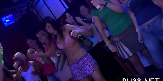 d cheeks engulfing shlong in club