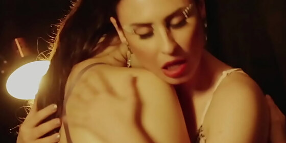 emme white and nittie showing how to do lesbian sex in the cancer style