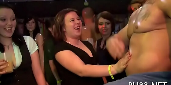 d cheeks sucking jock in club
