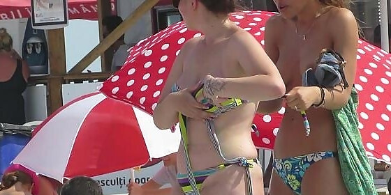 hot big boobs topless amateur teens bikini beach voyeur