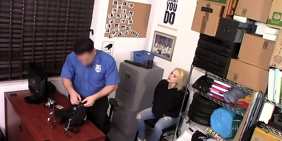 case no 4786322 suspect is a blonde teen she identifies herself as skylar vox