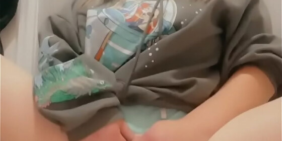 thickkiki plays with her pretty wet pussy