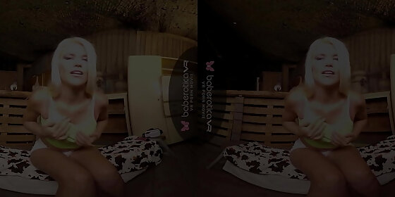 solo blonde lady izzy delphine is masturbating in vr