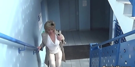 adulterous british mature gill ellis presents her large boobs