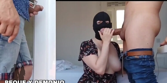 un chico con la polla grande me folla la garganta mientras mi marido se masturba