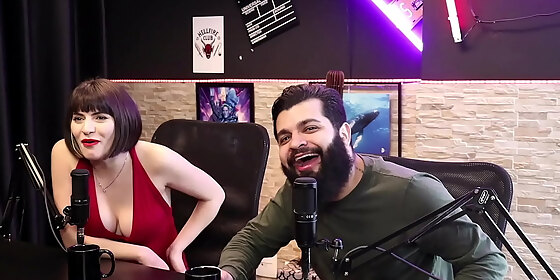 lord kenobi talks about the kick he took in the bag to try to understand what is the pleasure they feel with ballbusting lady snow and lord kenobi