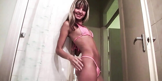 amateur skinny hot bikini babe goes all out in bathroom bj