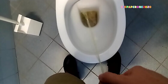 ziopaperone2020 shorts i piss in a public toilet