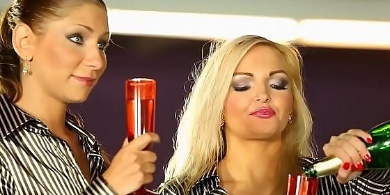 glam lesbos fingered