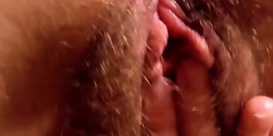 girl bating her hairy pussy