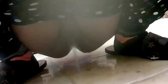 new peeing with beautiful pussy