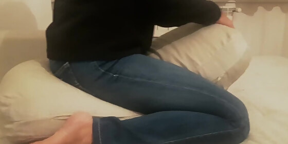 Hot Pillow Humping To Orgasm