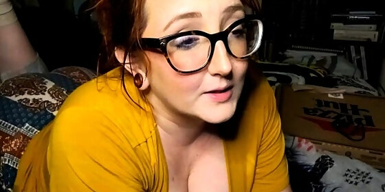 big boob brunette masturbates on webcam