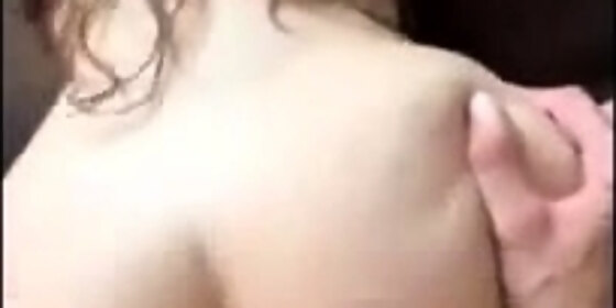 beatriz salvatore fodendo de quatro no sof em vdeo
