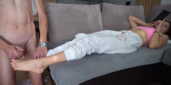 cfnm mycie stp po treningu i kremowanie