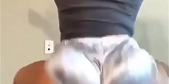 girlfriend twerking