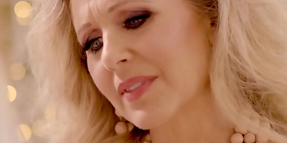 milf julia ann has girl on girl sex with carolina sweets