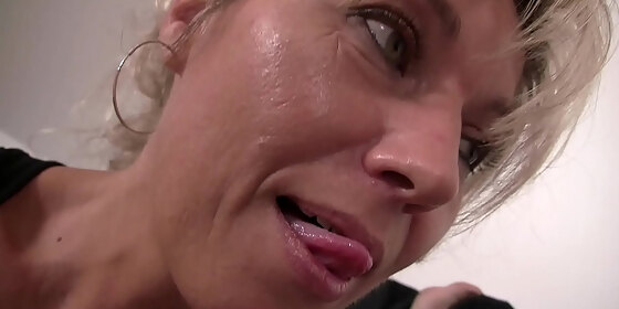 guy caught his blonde and teen gf toying