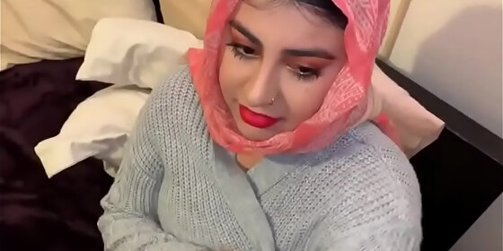 arabian beauty doing blowjob