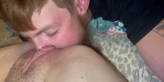 eating pregnant girlfriends pussy